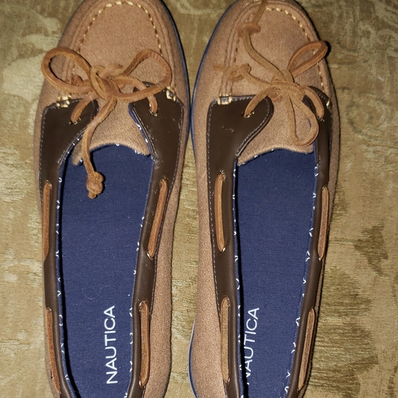 NAUTICA, Women's Boat shoes - sz 10, new. Felt material top, leather shoestrings - Picture 2 of 3